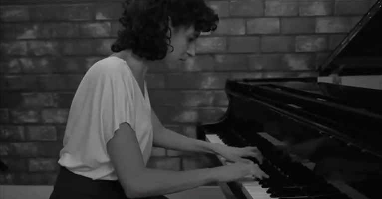 Trani ispira il Sud America: la pianista Thais Lima Nicodemo dedica un brano alla città