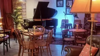 “Siamo tutti bugiardi”: domani parole, musica e verità al Club Gaber