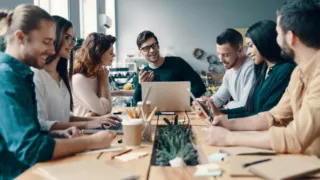 Marketing studio dentistico: come i social media raccontano persone, competenze e identità